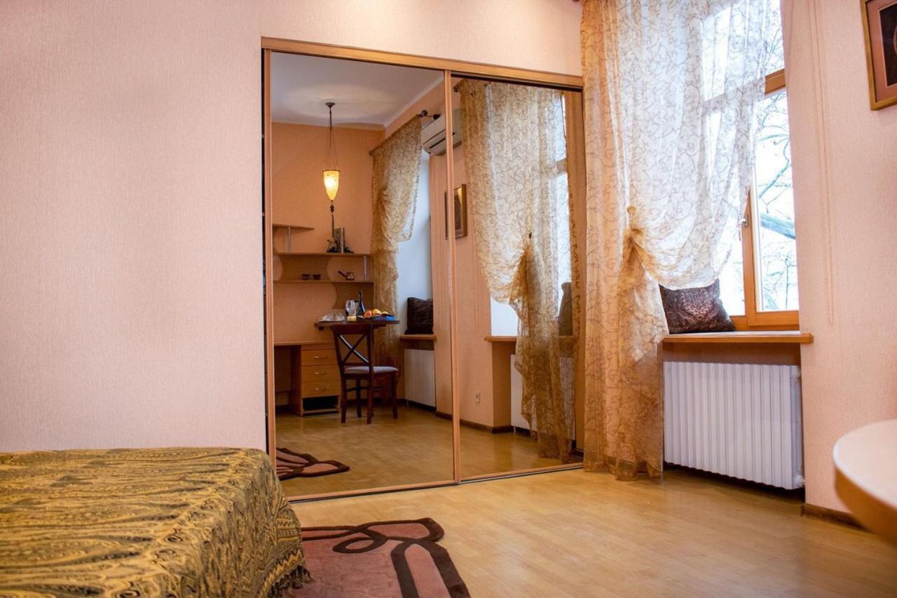 Mini-Hotel In The Very Heart Of Odessa Exterior foto